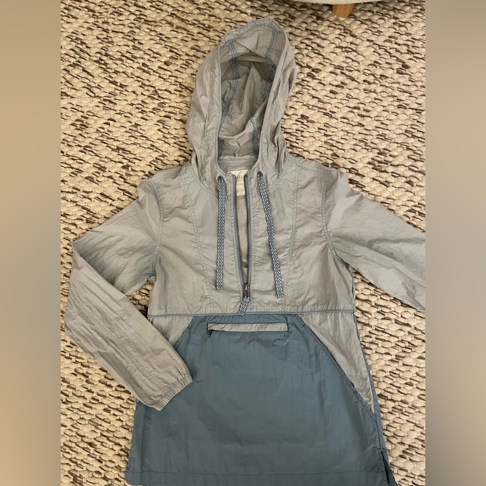 Gently Used, Wind breaker, water resistant, hoodie, pockets.